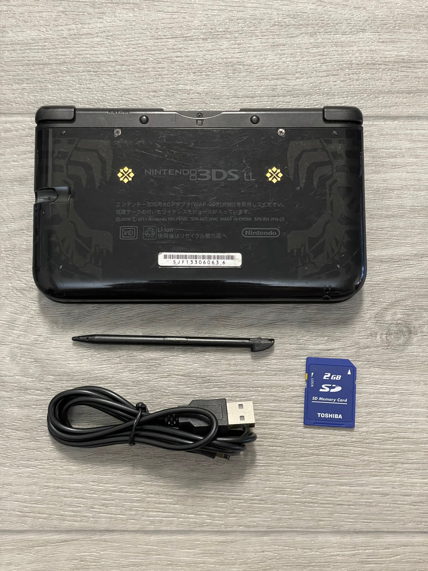 New Nintendo 3DS XL Monster Hunter 4 Edition Console Charger USA SELLER