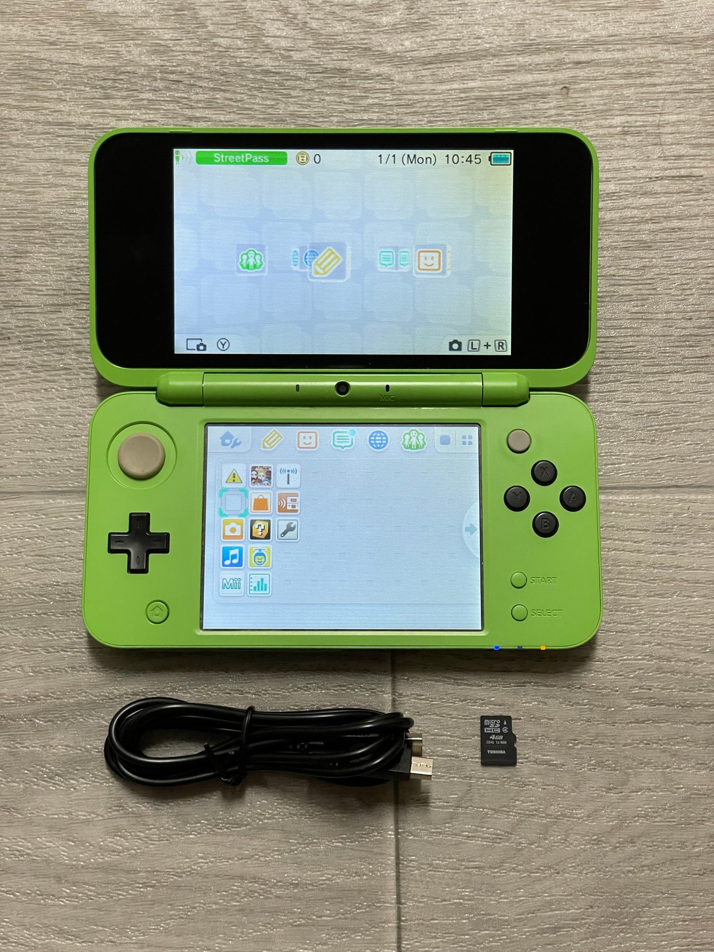 Nintendo New 2DS XL Minecraft Creeper Edition