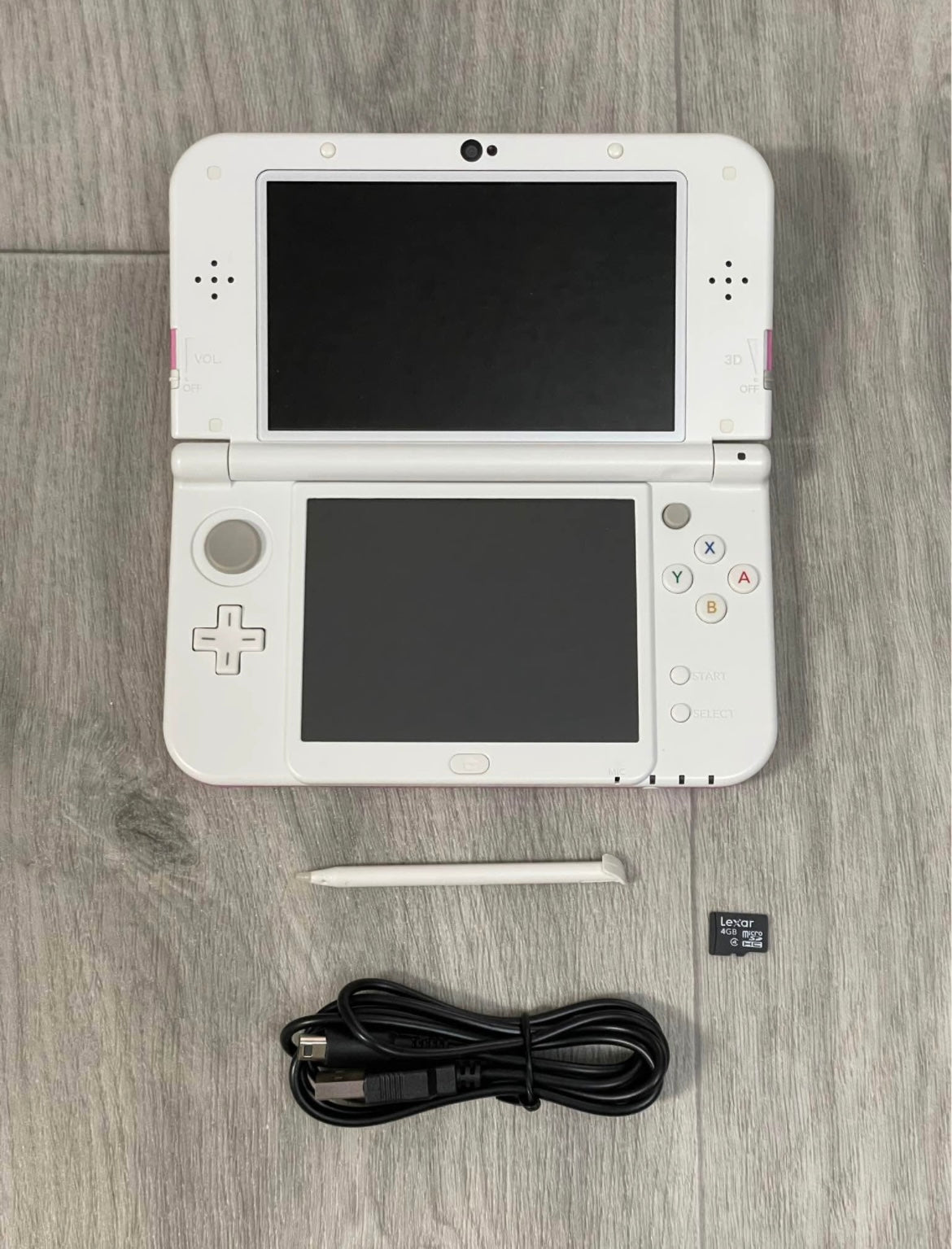 Mint condition New Nintendo 3DS XL