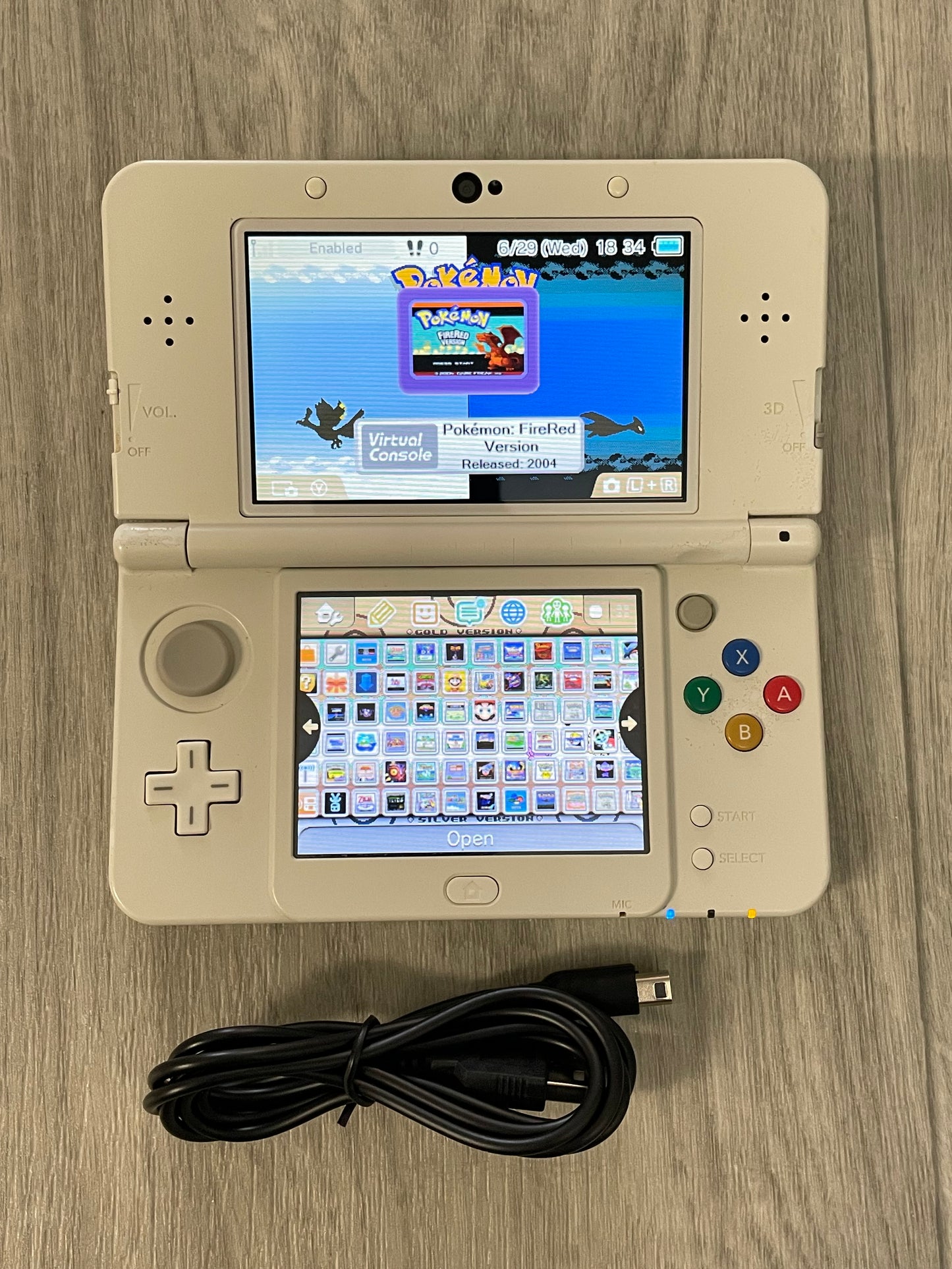 Nintendo 3DS Special Charizard Pokemon Edition with games and charger