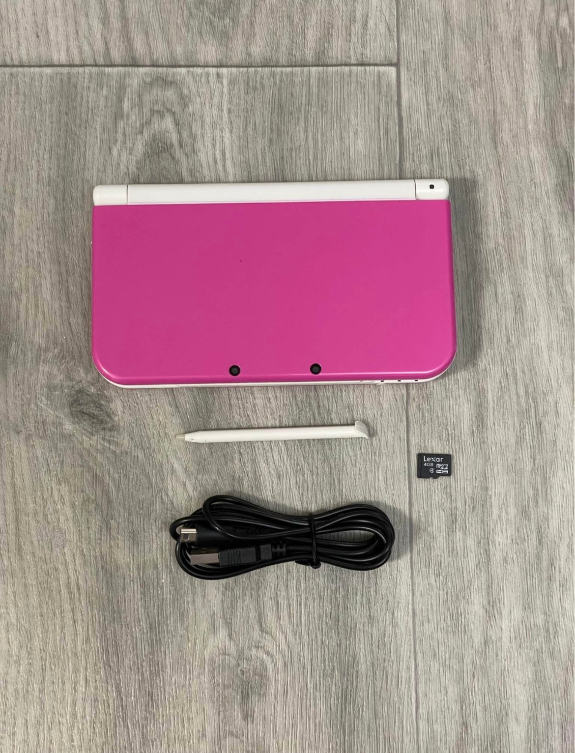 Mint condition New Nintendo 3DS XL
