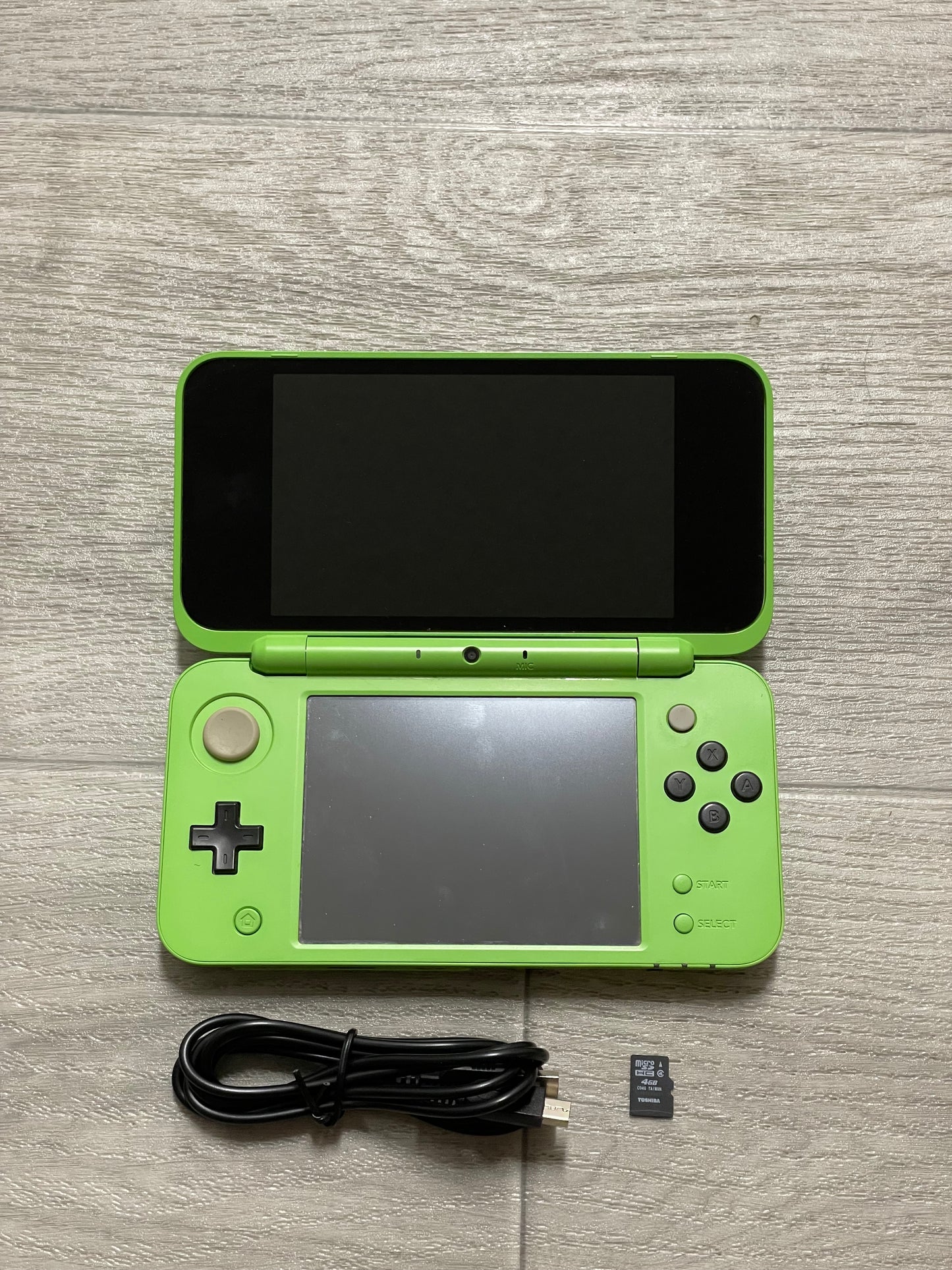 Nintendo New 2DS XL Minecraft Creeper Edition