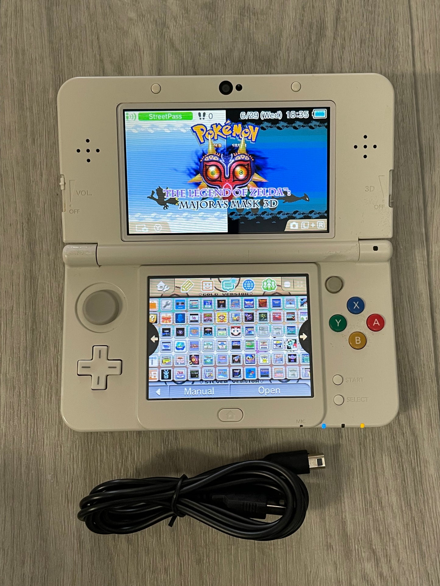 Nintendo 3DS Special Charizard Pokemon Edition with games and charger