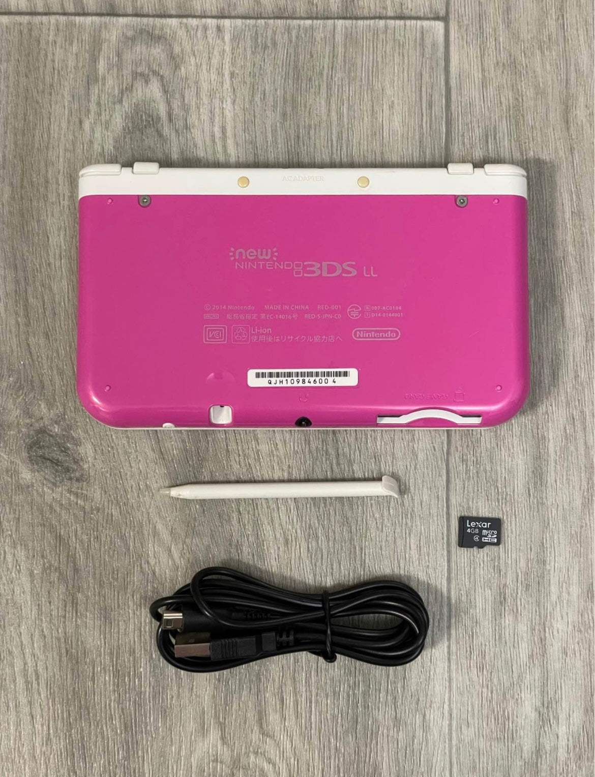 Mint condition New Nintendo 3DS XL