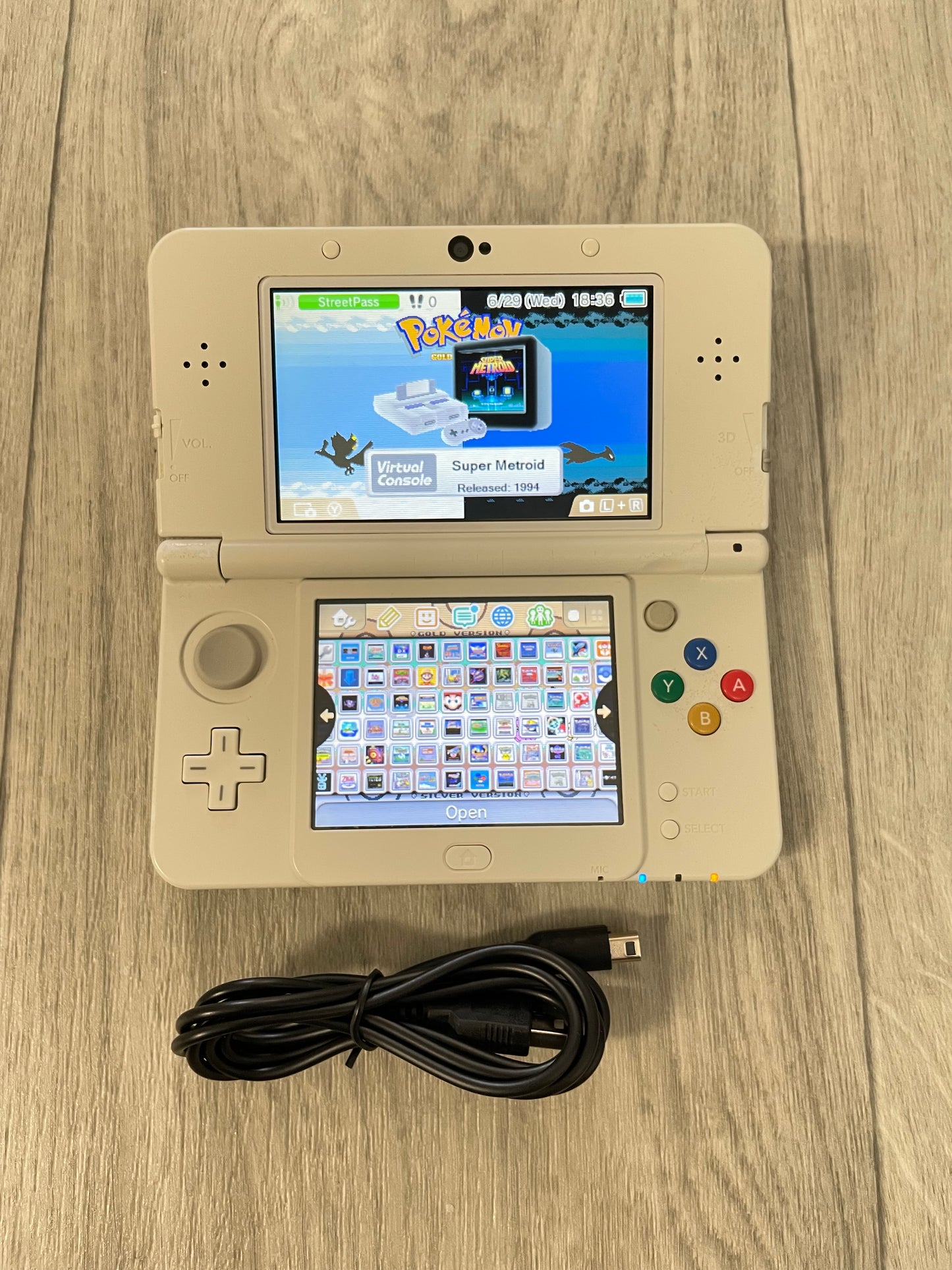 Nintendo 3DS Special Charizard Pokemon Edition with games and charger