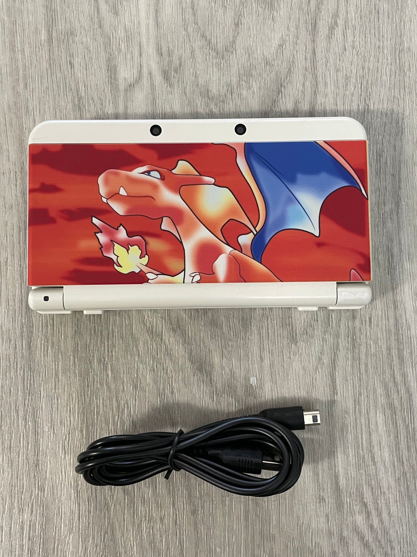 Nintendo 3DS Special Charizard Pokemon Edition with games and charger