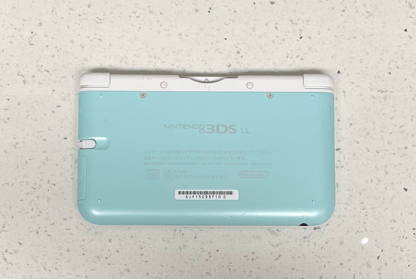 Nintendo 3DS XL mint with Charger