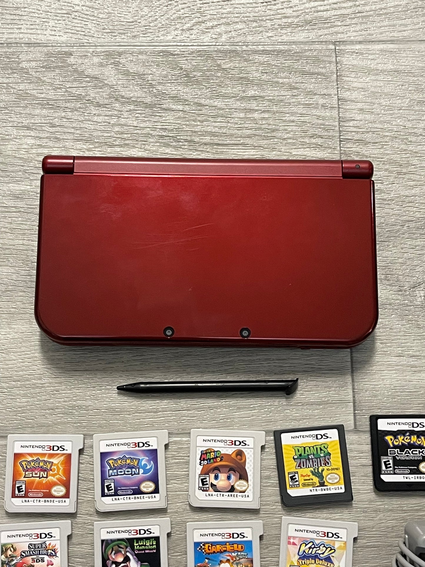 Nintendo New 3DS XL Gaming System  Mint Condition + charger+ Games+case