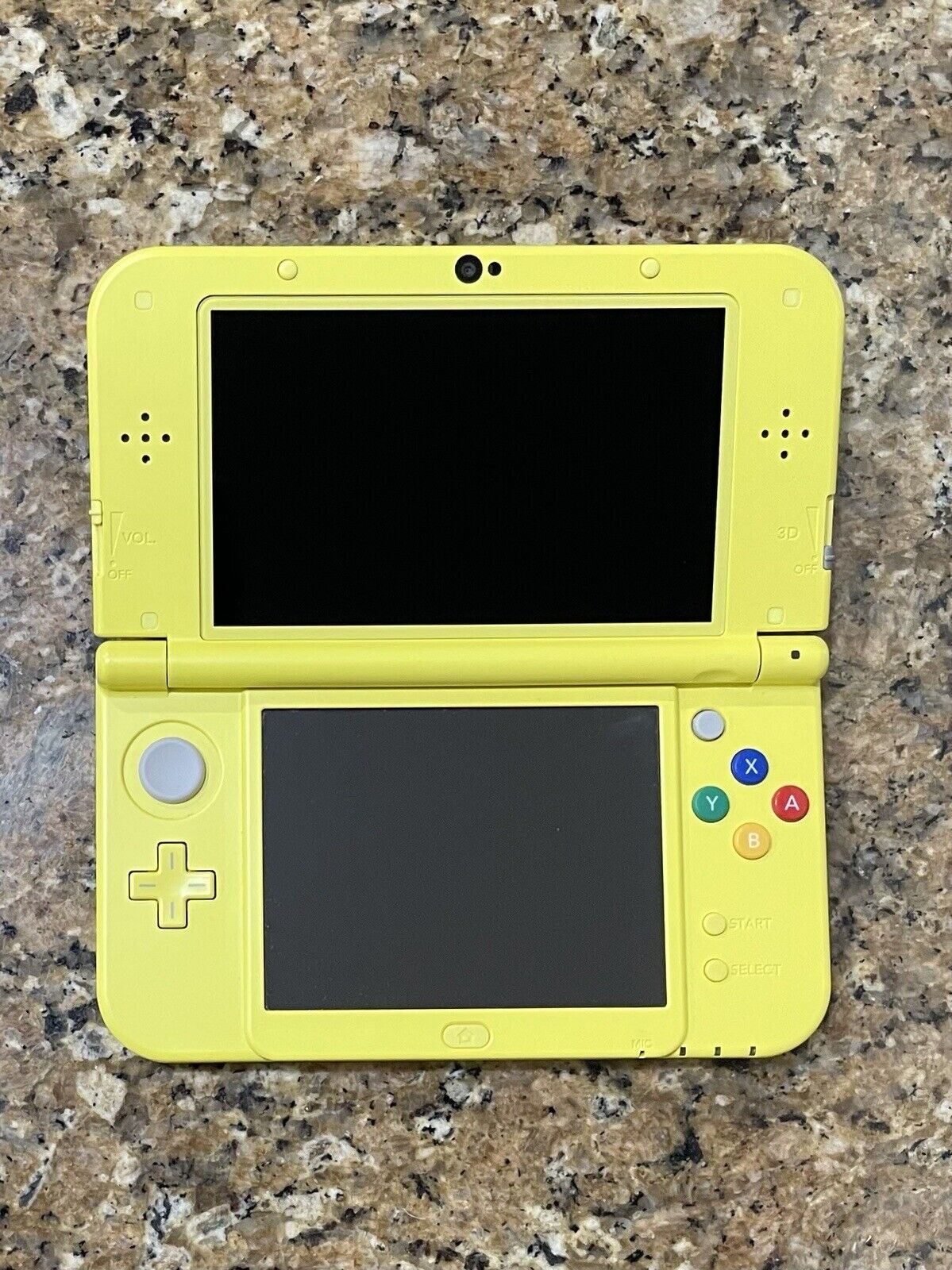 NEW Nintendo 3DS XL - Pikachu Yellow Edition [NEW Nintendo 3DS XL System]